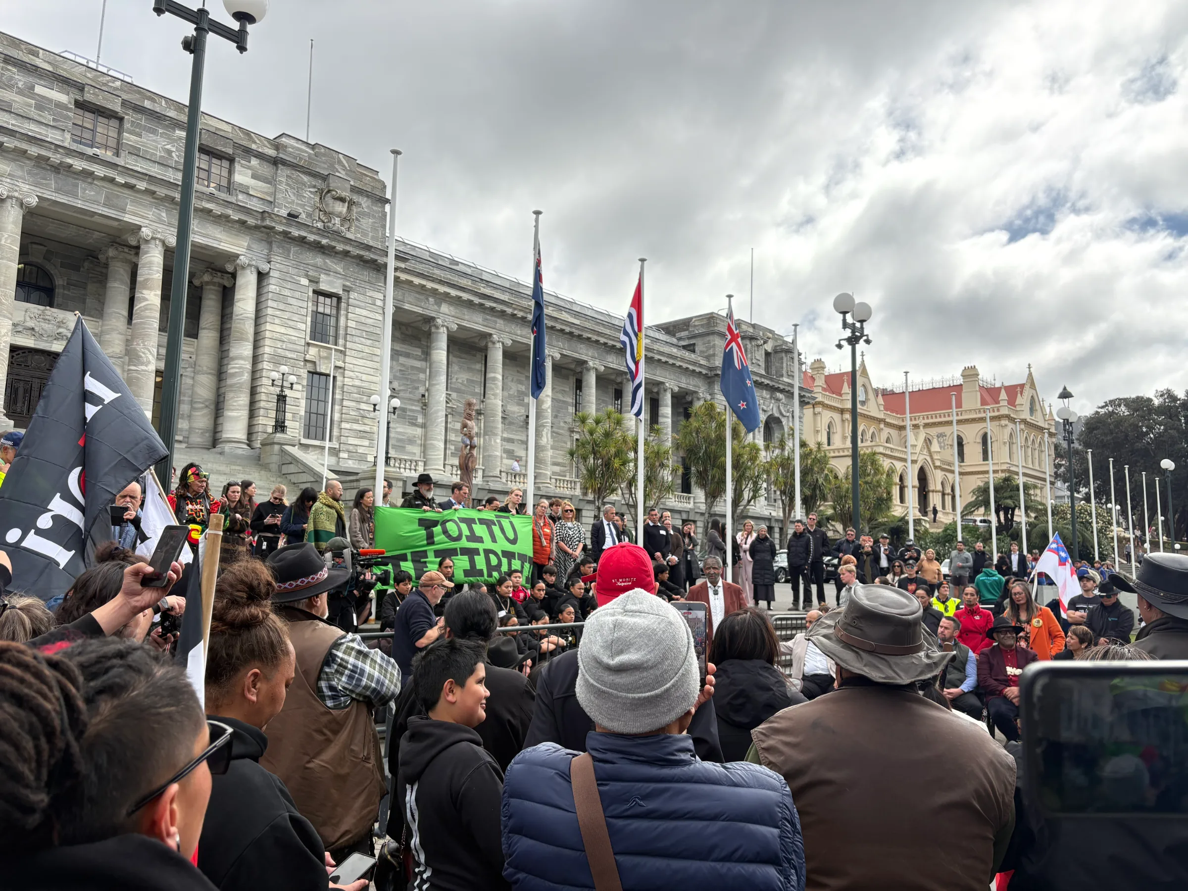 Crowd on Parliament forecourt.